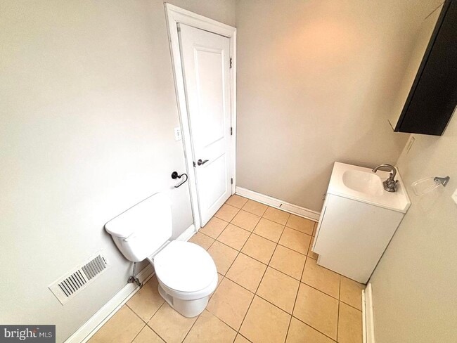 Building Photo - 2124 S Mole St