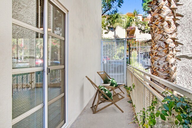 Interior Photo - 8430 De Longpre