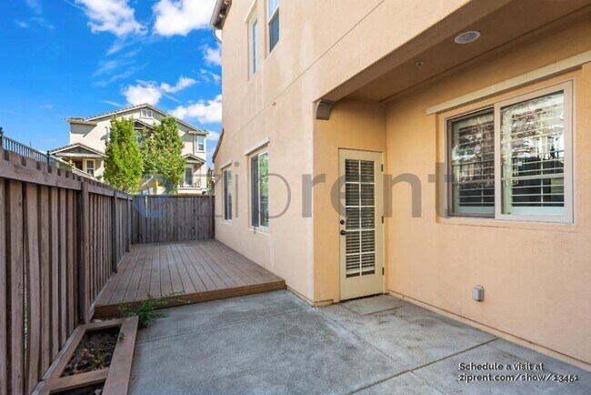 Building Photo - Unit