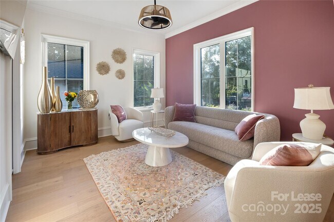 Building Photo - 705 S Torrence St