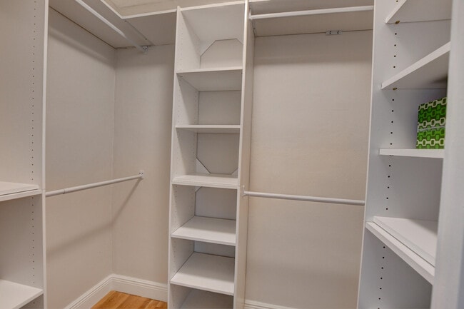 Building Photo - 1010 SW 1st St