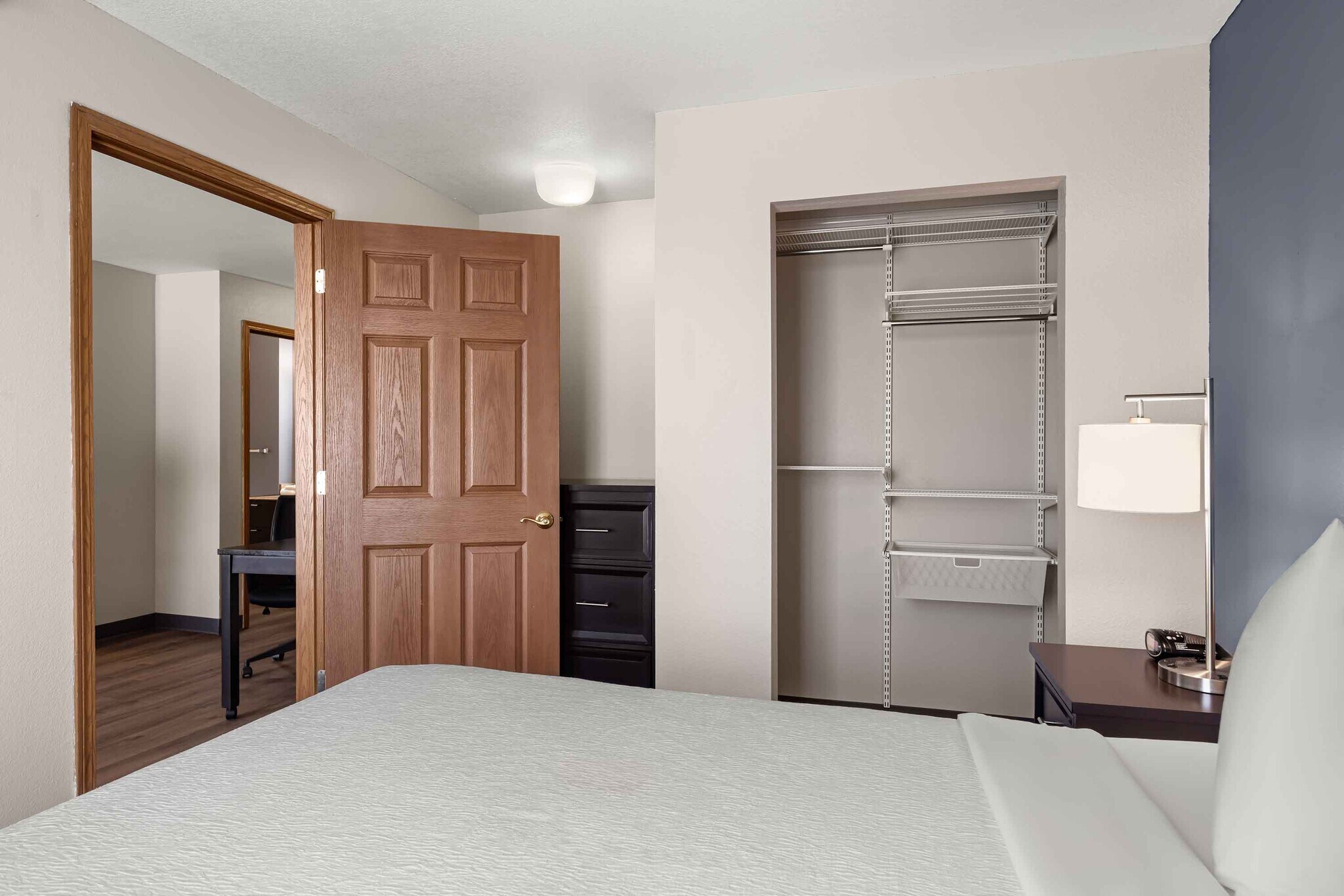 Building Photo - Furnished Studio-Fenton