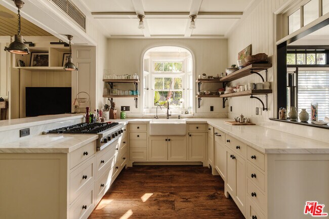 Building Photo - 430 Mesa Rd