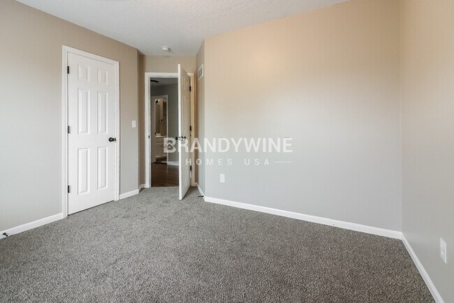 Building Photo - 106 W Laredo Trail