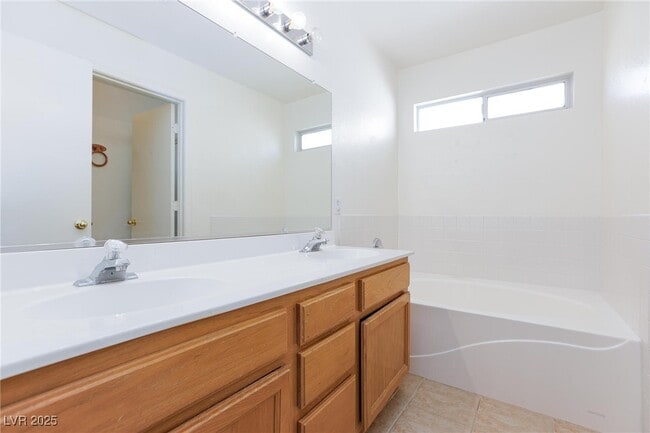 Building Photo - 109 La Suena Ct