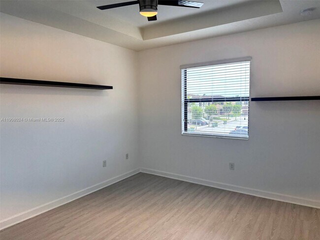 Building Photo - 3354 SE 1st Ct