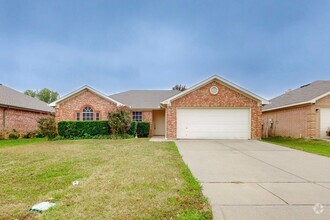 Building Photo - Charming 3 bedroom, 2 bath home on Mansfie...