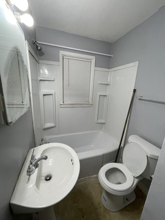 Building Photo - 1314 medford