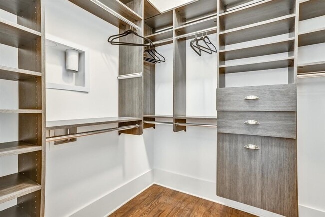 Building Photo - 10671 Serenbe Ln