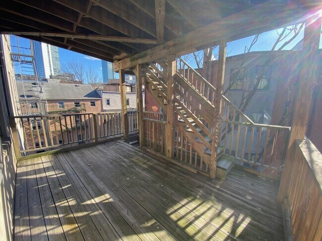 Building Photo - 55 Bright St