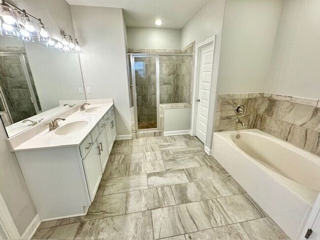 Building Photo - Now Leasing in Somerville- 4-Bedroom 3 Bat...