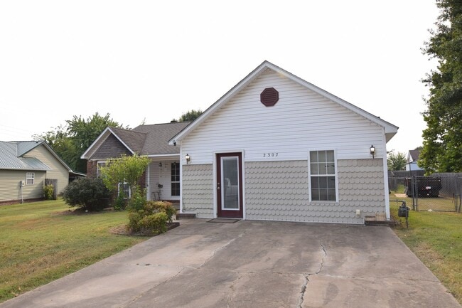 Building Photo - $1,900.00 MOVE-IN-SPECIAL