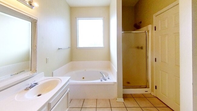 Building Photo - 14371 Whispering Oaks Dr