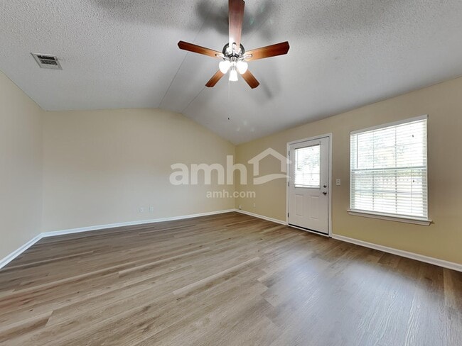 Building Photo - 7 Willow Lakes Dr