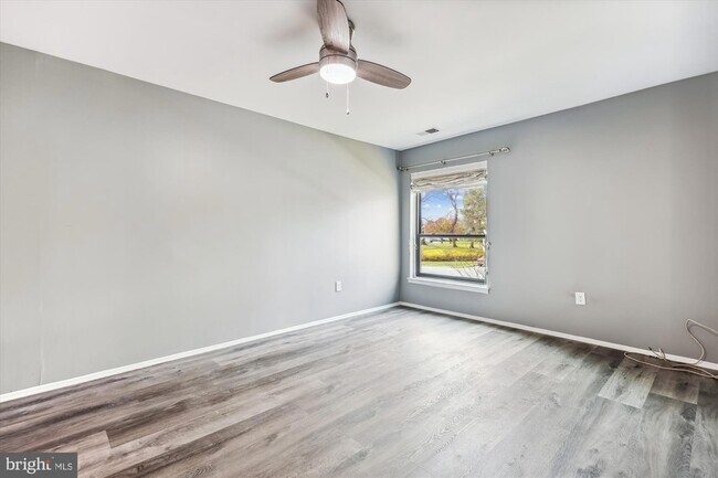 Building Photo - 421 Christopher Ave