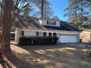 Building Photo - Beautiful 4 Bedroom Southern Hills Home
