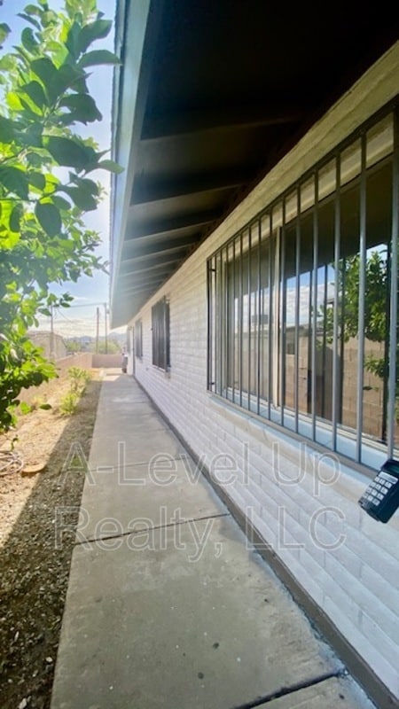 Building Photo - 1025 S Santa Rita Ave