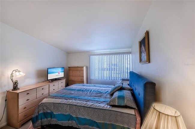 Building Photo - 722 White Pine Tree Rd