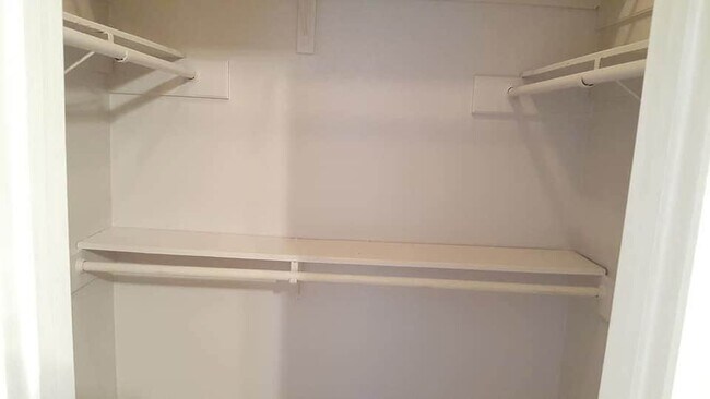 Building Photo - 9809 Richmond Ave