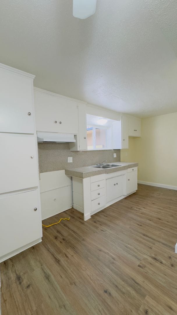 Building Photo - MOVE IN SPECIAL- Downstairs 2 bedroom +1 bath, patio. AVAILABLE NOW!!