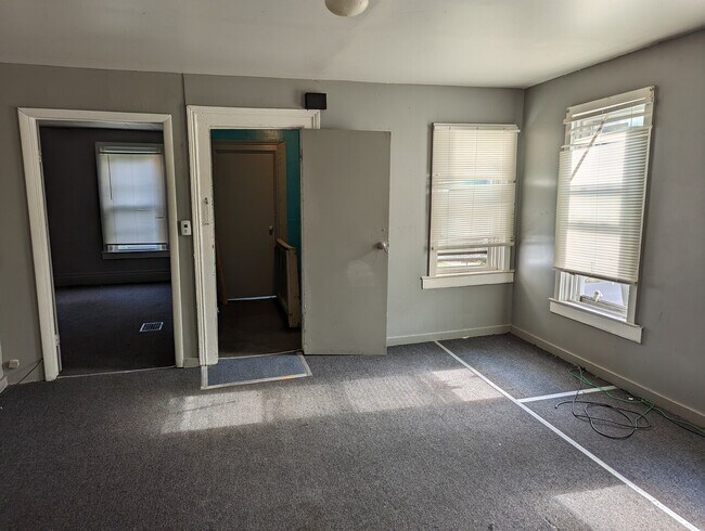 Building Photo - 114 Bartlett St