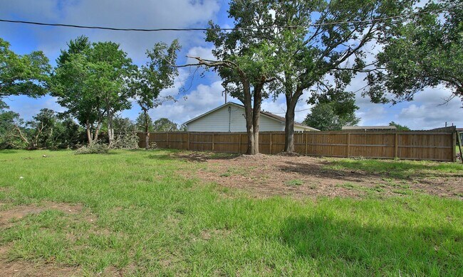 Building Photo - 2 bed / 1 bath home in Waller County. Move...