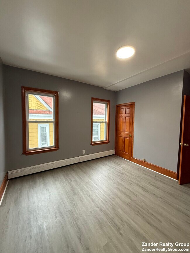 Building Photo - 2A Marshfield St