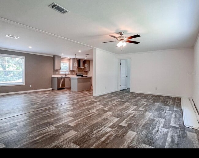 Building Photo - 5/3 Brooksville Available Now