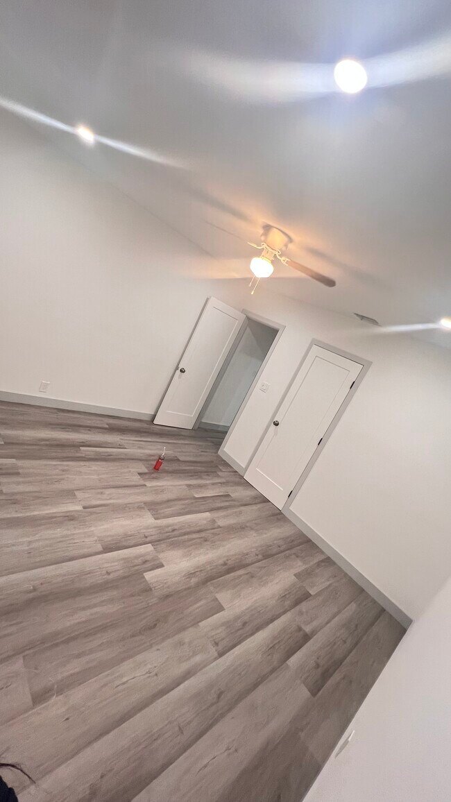 Building Photo - 14008 Filmore St