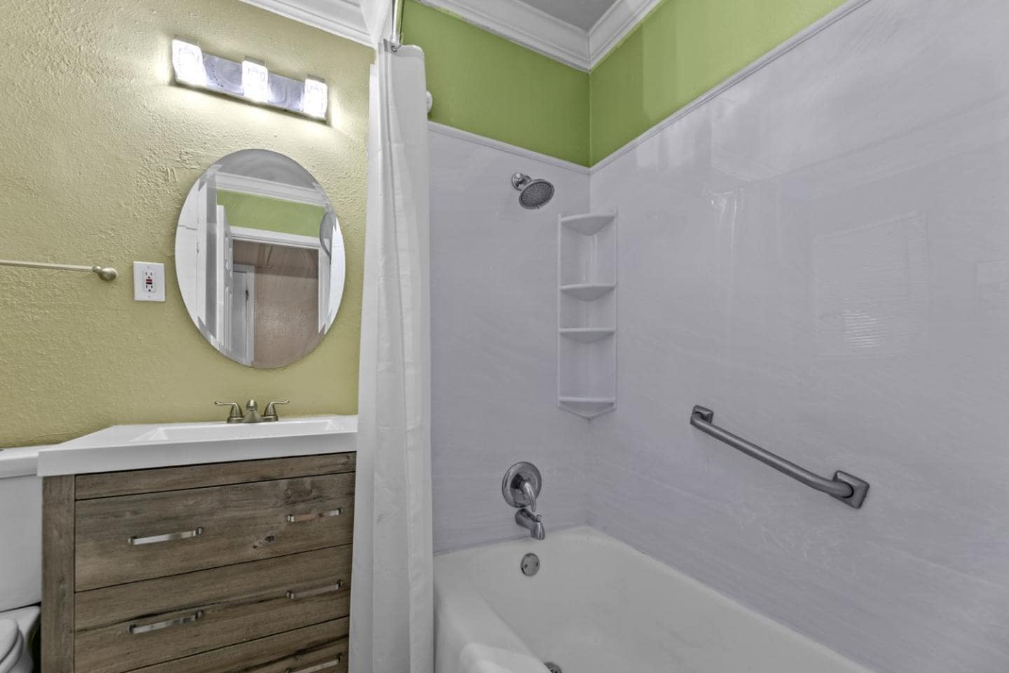 Building Photo - Charming Fort Worth Home with a Spacious B...