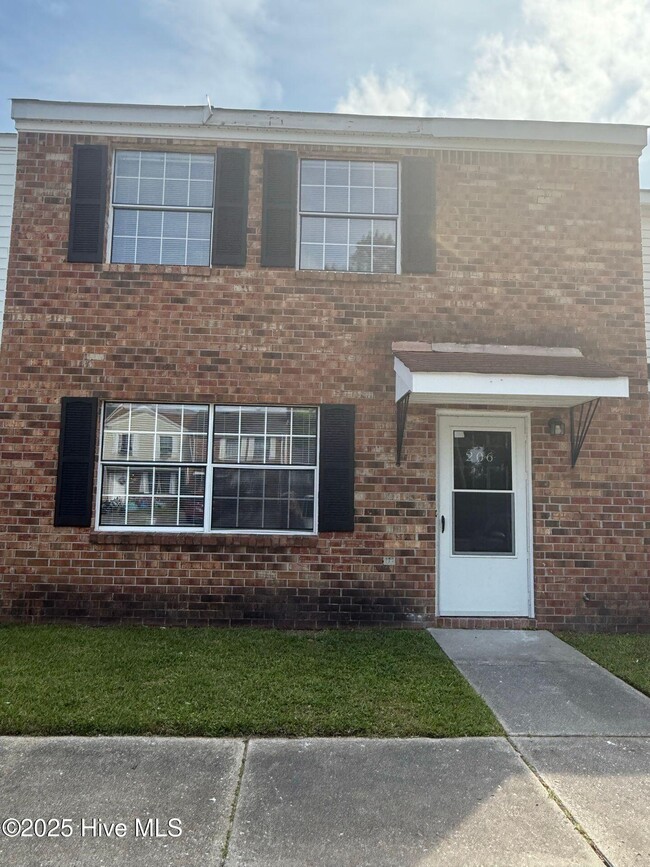 Primary Photo - 206 Myrtlewood Cir