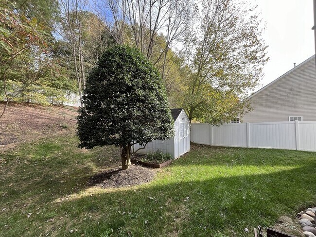 Building Photo - 2043 Covered Bridge Ct