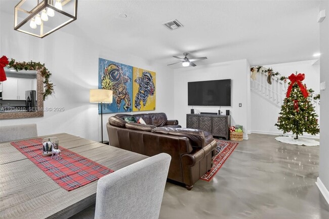 Building Photo - 12140 Village Pl