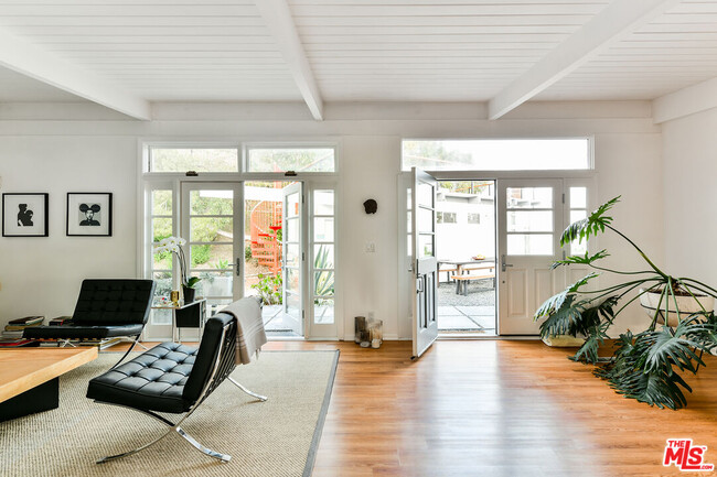 Building Photo - 7107 Pacific View Dr