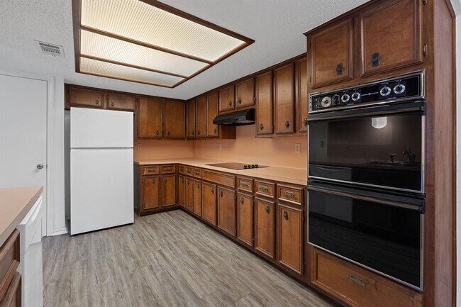 Building Photo - 2217 Onion Creek Pkwy