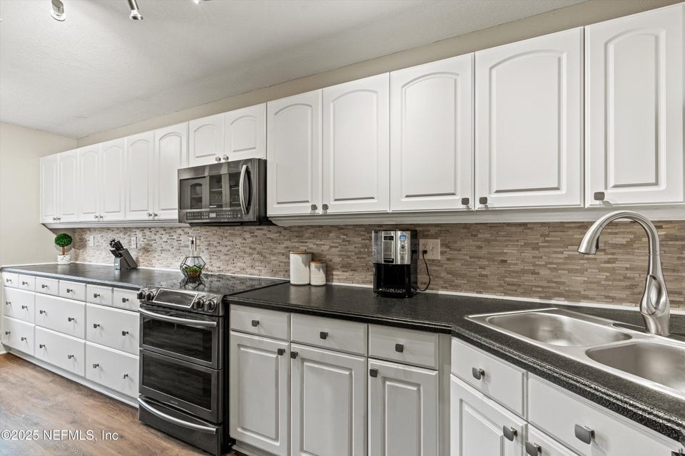 KItchen - 132 La Pasada Cir W