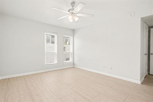 Building Photo - 5926 Sandhurst Ln