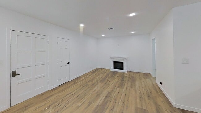 Building Photo - Fully Renovated 2 Bed • 1.5 Bath Duplex