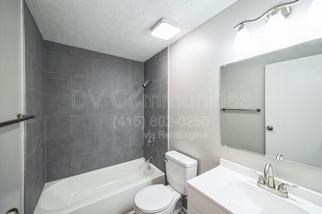 Building Photo - 12174 Glencrest Ct