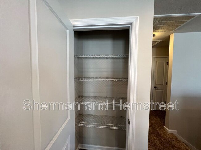 Building Photo - 736 Tarvin Cir