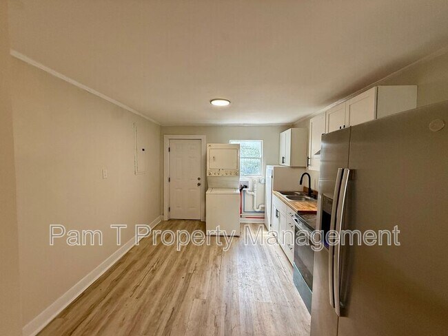 Building Photo - 505 W 42nd St