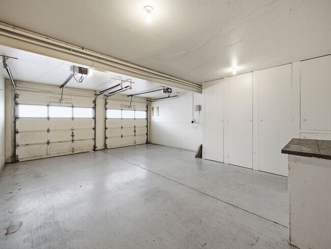 Building Photo - 1428 W 25th St
