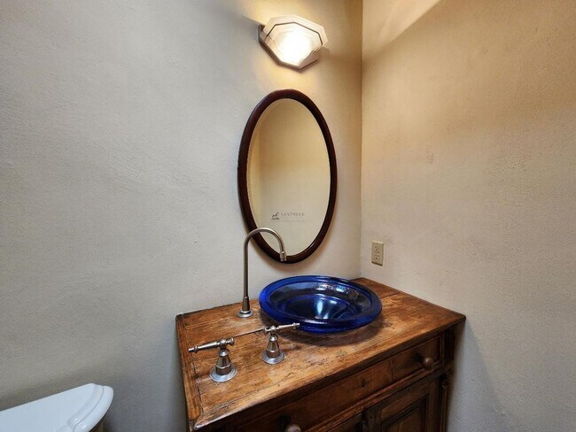 Building Photo - 4 Palentine Rd