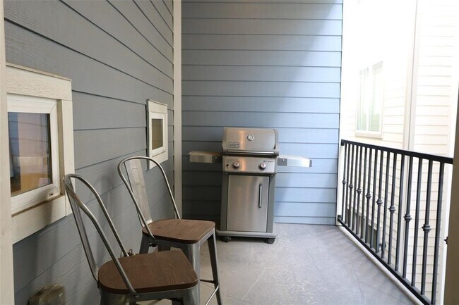 Building Photo - 2724 Rutland St