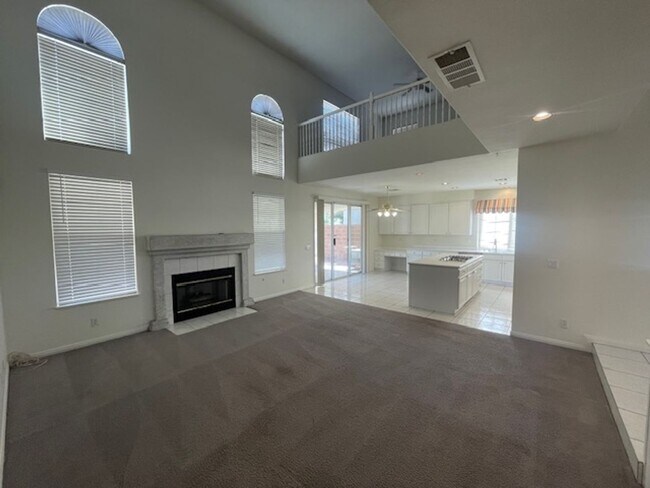 Building Photo - FANTASTIC SPACIOUS HOME LOCATED IN GATED C...