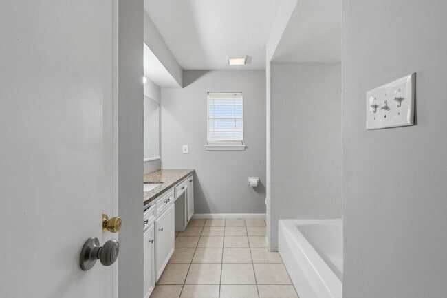 Building Photo - 25611 Timberlane Dr