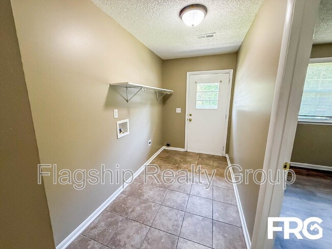 Building Photo - 418 N Kornegay St