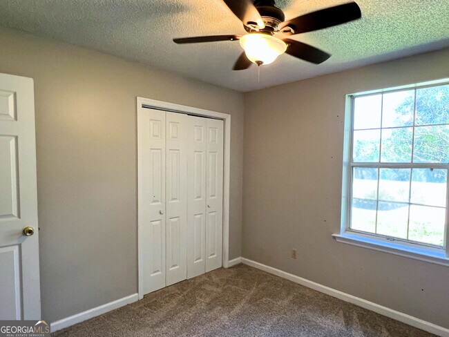 Building Photo - 410 Admiral's Walk Dr