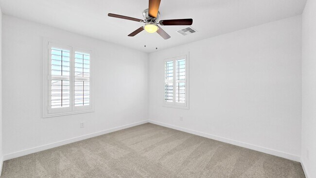 Building Photo - Newly built home with loads of space and S...