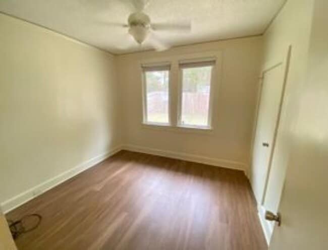 Building Photo - 19 Hollywood Ct